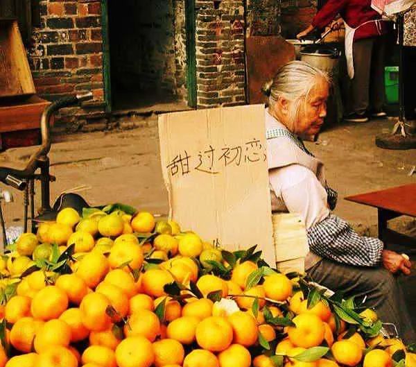 不會文案，也敢擺地攤兒？| 地攤文案經濟學