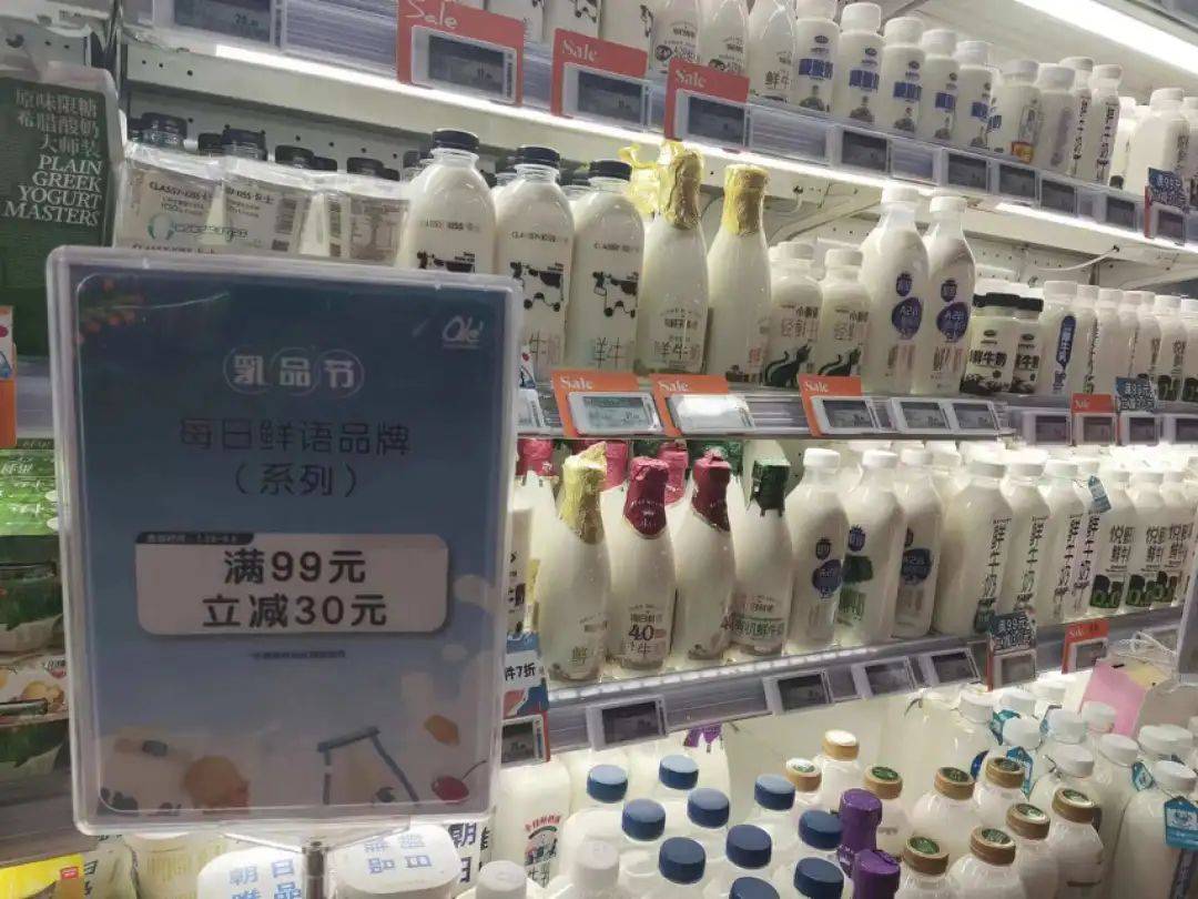 打折促銷“變相降價”，高端奶還能撐多久？